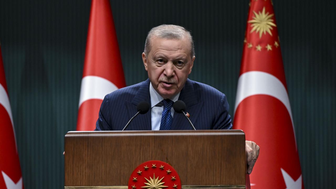 Cumhurbaşkanı Erdoğan cuma namazını Hz. Ali Camisi'nde kıldı